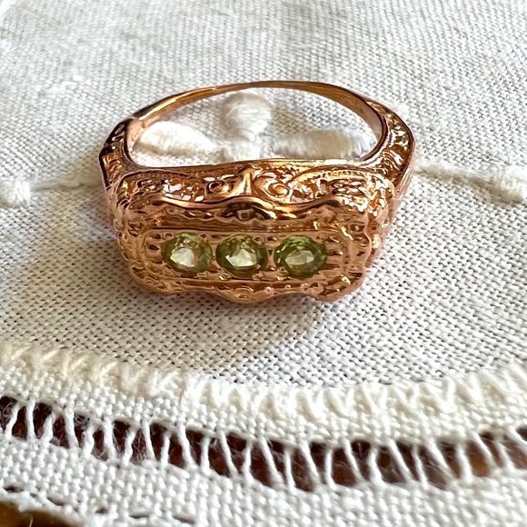 Peridot Ring - Picture 2 of 8